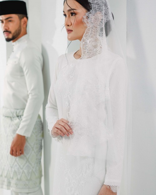 LACEY NET VEIL IN OFF WHITE